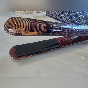 Amika Hair Straightener / Flat Iron